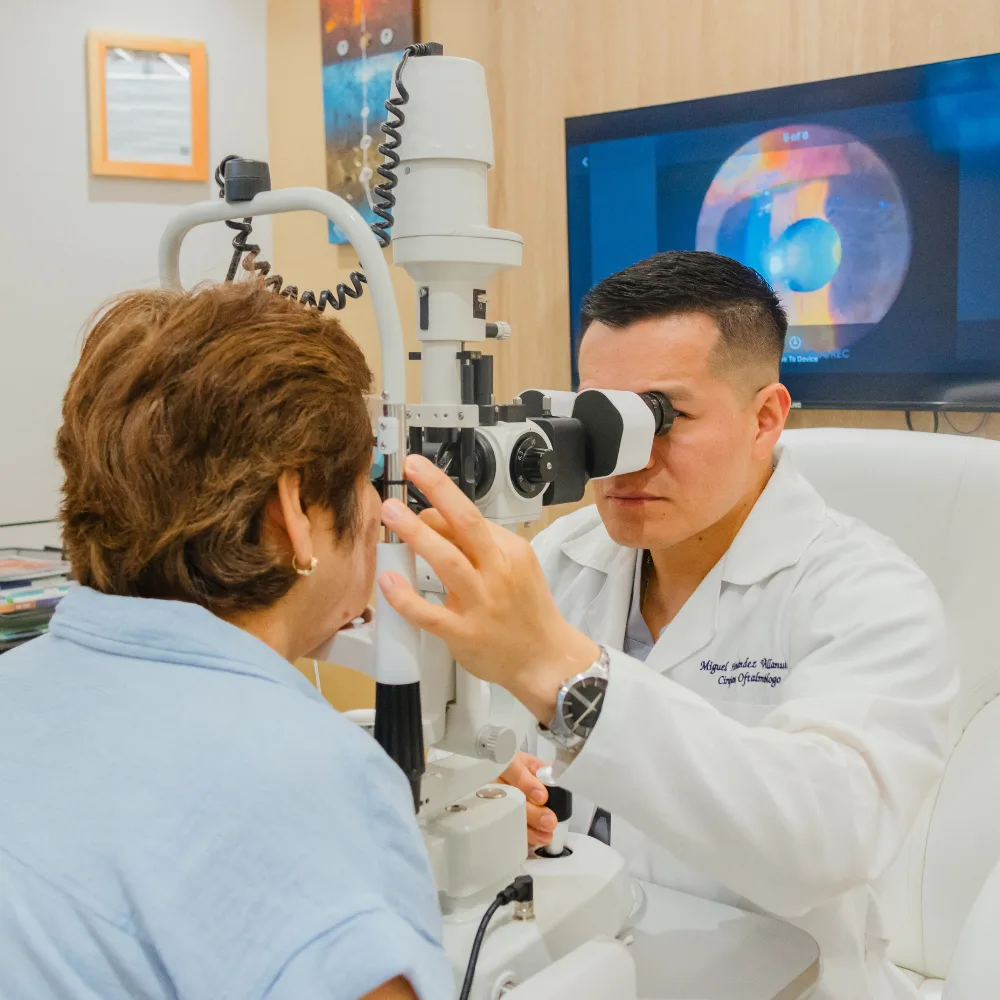 Equipo médico CLARITY EYE CLINIC en Tijuana, B.C.